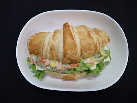 Grilled pepper zucchini/cheese in croissant + water